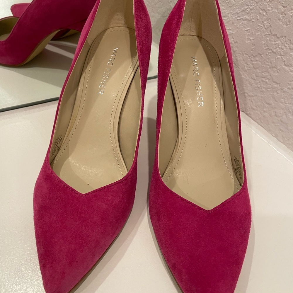 Marc Fisher pink pumps